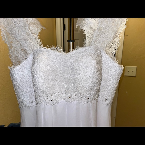 Sleeveless wedding dress size 12 - Picture 2 of 8